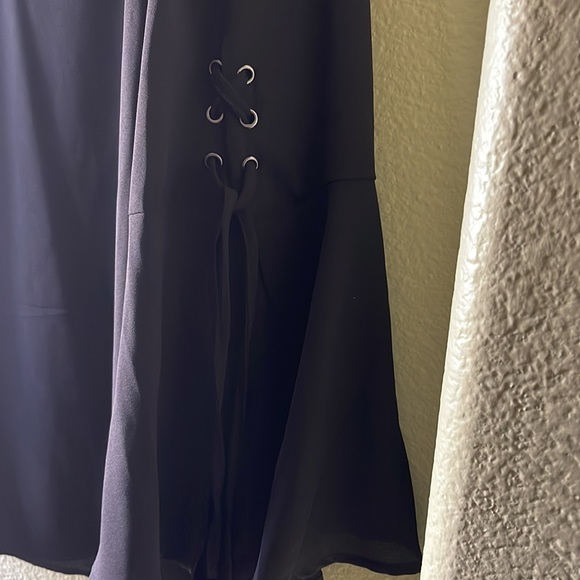 NEW 2x black blouse with bell laced sleeves - Picture 4 of 5